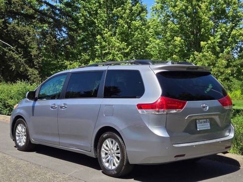 Used 2012 Toyota Sienna XLE w/ Premium Pkg FWD image 1
