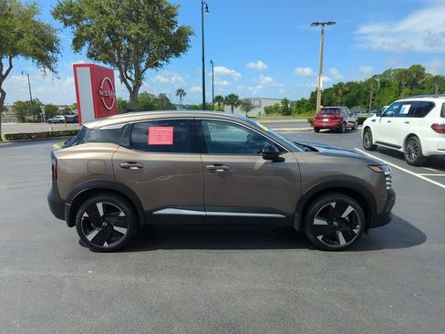 Used 2026 Nissan Kicks SR FWD image 3