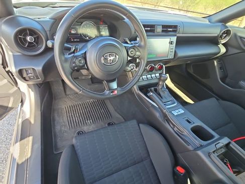 Used 2022 Toyota GR86 w/ ALL Weather Mat Package (TMS) image 15
