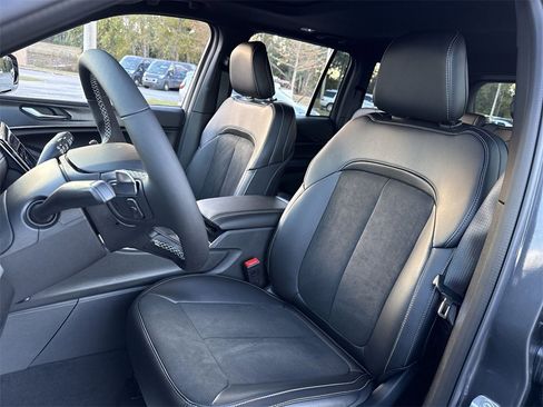 New 2025 Jeep Grand Cherokee Altitude image 11