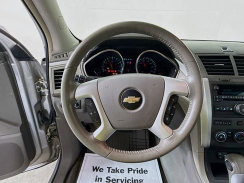 Used 2009 Chevrolet Traverse LT FWD image 13