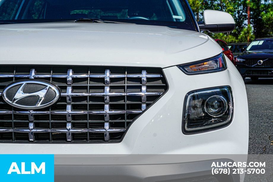 Used 2025 Hyundai Venue SEL FWD image 11