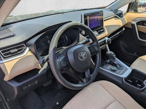 Used 2025 Toyota RAV4 XLE AWD/4WD image 15