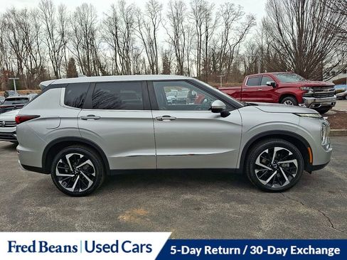 Used 2022 Mitsubishi Outlander SE image 7