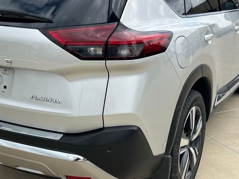 Used 2021 Nissan Rogue Platinum image 14