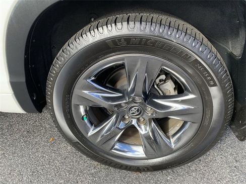 Used 2019 Toyota Highlander Limited Platinum image 37