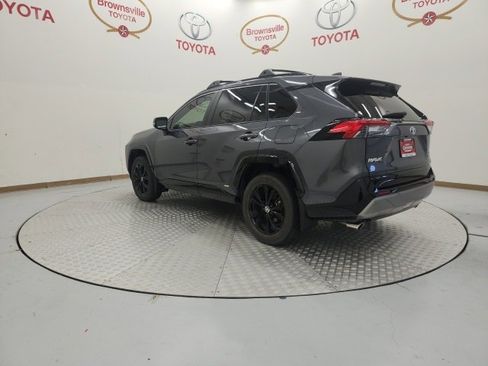 Used 2022 Toyota RAV4 SE image 6