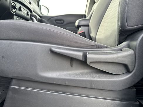 Used 2022 Nissan Frontier S w/ Technology Package image 9