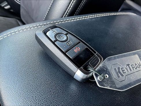 Used 2022 Ford Edge ST image 11