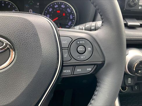 Used 2020 Toyota RAV4 XLE Premium FWD image 25