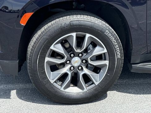 Used 2022 Chevrolet Suburban LT w/ LT Signature Plus Package AWD/4WD image 7