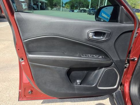 Used 2021 Jeep Compass Latitude w/ Driver Assistance Group FWD image 17