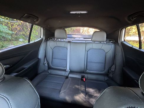 Used 2025 Buick Envista Preferred image 38