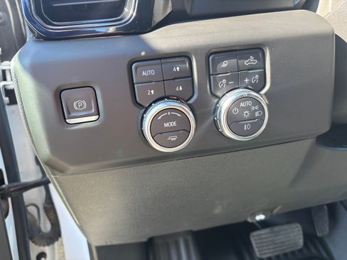 Used 2023 GMC Sierra 1500 AT4 image 12