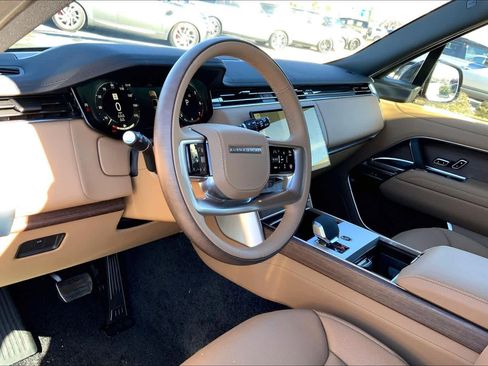 New 2025 Land Rover Range Rover Long Wheelbase SE image 8