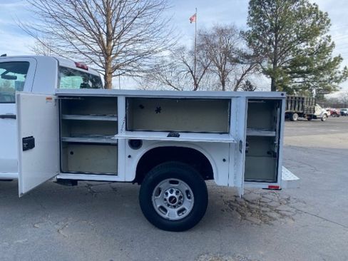 Used 2022 GMC Sierra 2500 Pro w/ Convenience Package image 9