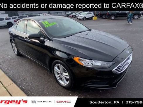 Used 2018 Ford Fusion SE w/ Fusion SE Technology Package image 2