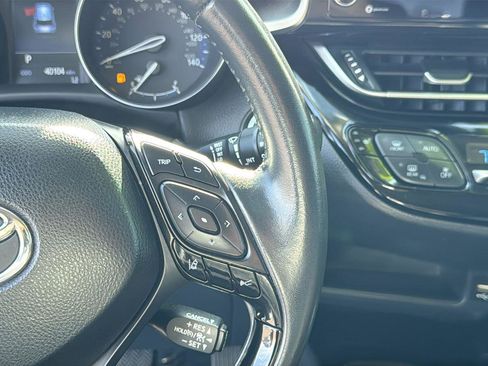 Used 2022 Toyota C-HR Limited image 17