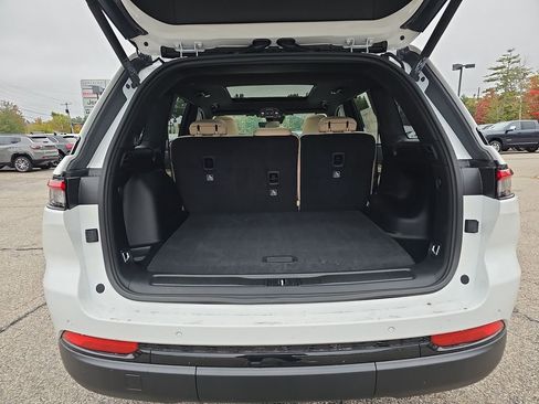 New 2025 Jeep Grand Cherokee Limited w/ Luxury Tech Group II image 25