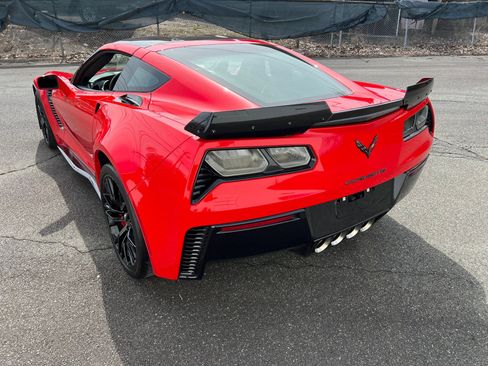 Used 2015 Chevrolet Corvette Z06 w/ 3LZ Preferred Equipment Group image 16