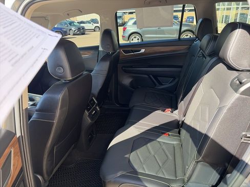 Certified 2025 Volkswagen Atlas SE image 13