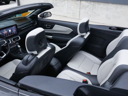 Used 2024 Ford Mustang GT Premium image 7