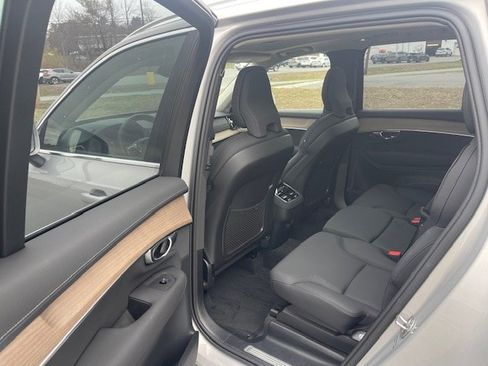 Used 2025 Volvo XC90 B6 Plus image 6