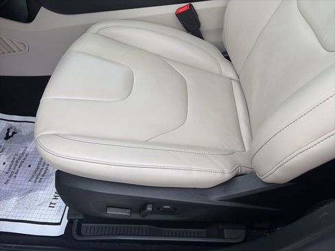 Used 2022 Ford Edge Titanium AWD/4WD image 16
