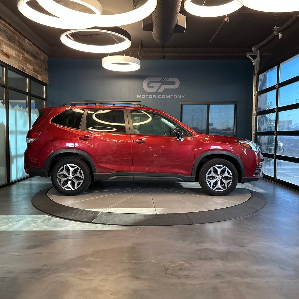 Used 2023 Subaru Forester Premium AWD/4WD image 2