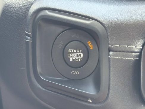 Used 2025 Jeep Wrangler Unlimited Rubicon AWD/4WD image 32