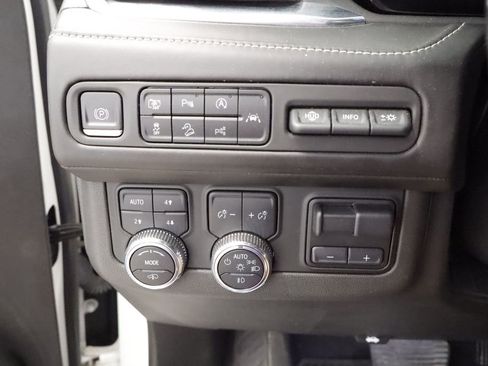 Used 2023 GMC Yukon Denali Ultimate AWD/4WD image 36