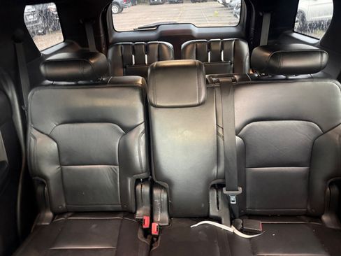 Used 2018 Ford Explorer XLT w/ Equipment Group 202A AWD/4WD image 18