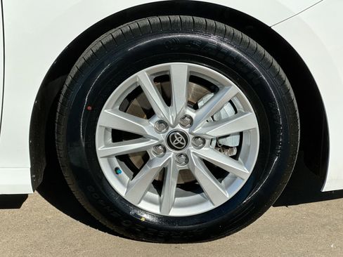 Used 2025 Toyota Camry SE image 10