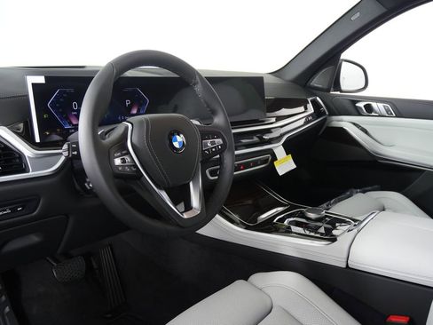 Used 2026 BMW X5 xDrive40i w/ Premium Package image 12