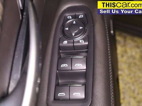 Used 2022 Cadillac XT6 Premium Luxury FWD image 38