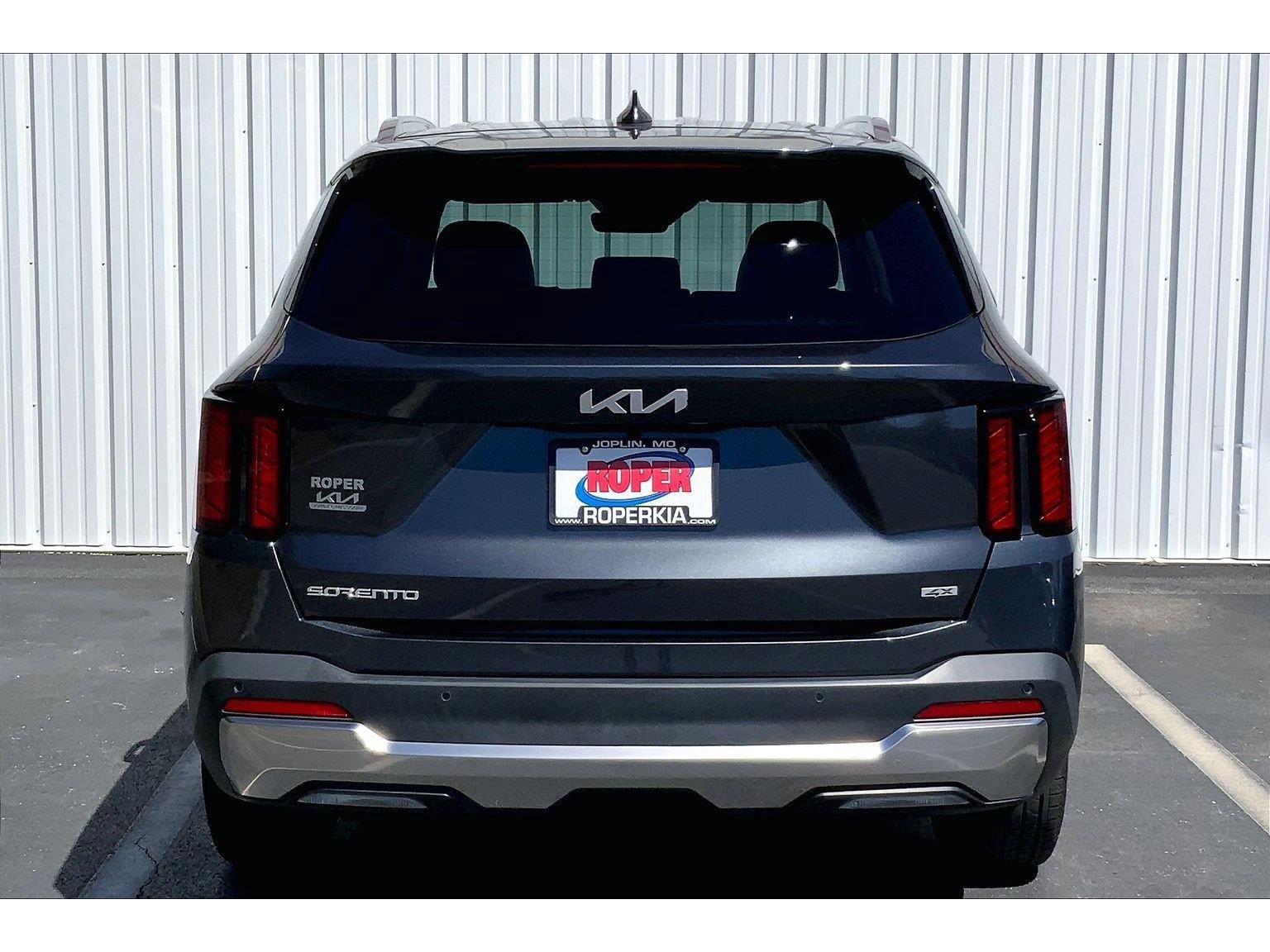 Used 2024 Kia Sorento S AWD/4WD image 4