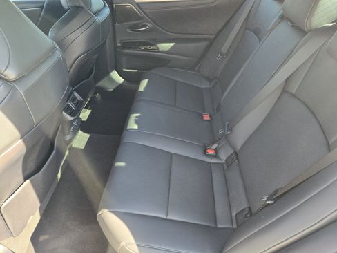 Used 2024 Lexus ES 300h F Sport image 30