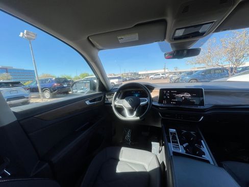 Used 2025 Volkswagen Atlas SE AWD/4WD image 36