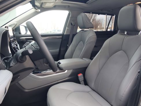 Used 2025 Toyota Highlander Limited image 35