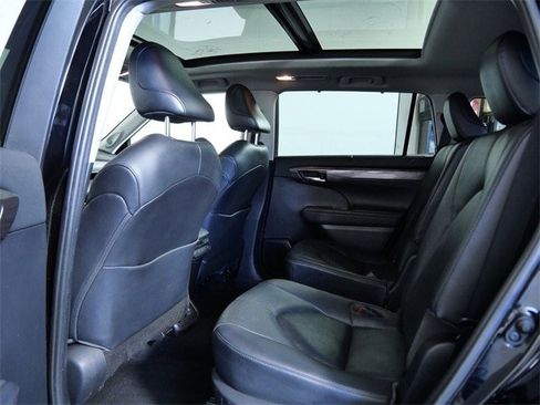 Used 2020 Toyota Highlander Platinum image 13