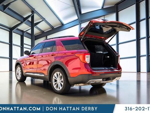 Used 2020 Ford Explorer XLT w/ Equipment Group 202A AWD/4WD image 29
