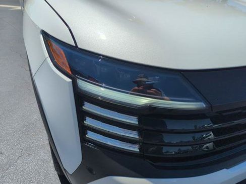 Certified 2025 Nissan Kicks SR FWD image 17