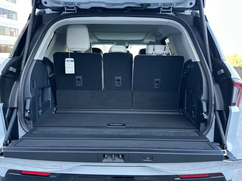 New 2026 Lincoln Navigator Reserve image 6