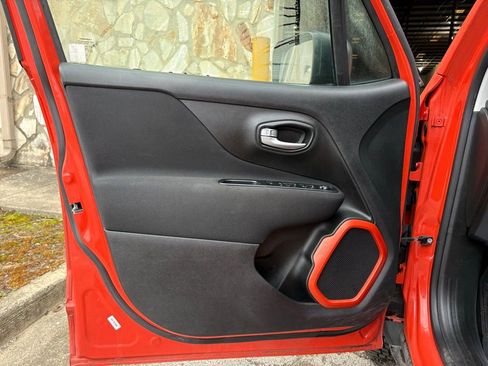 Used 2019 Jeep Renegade Sport image 18