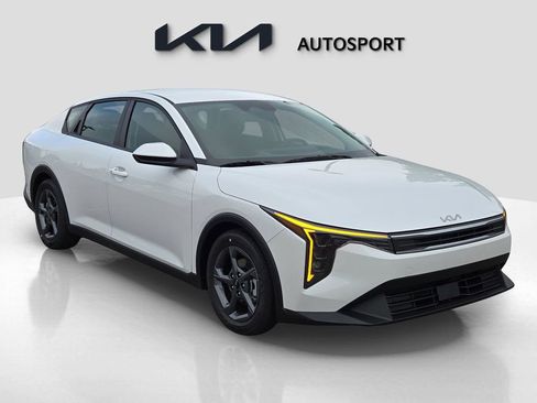 New 2025 Kia K4 LXS image 3