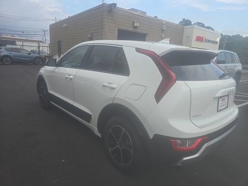 Used 2025 Kia Niro LX FWD image 6