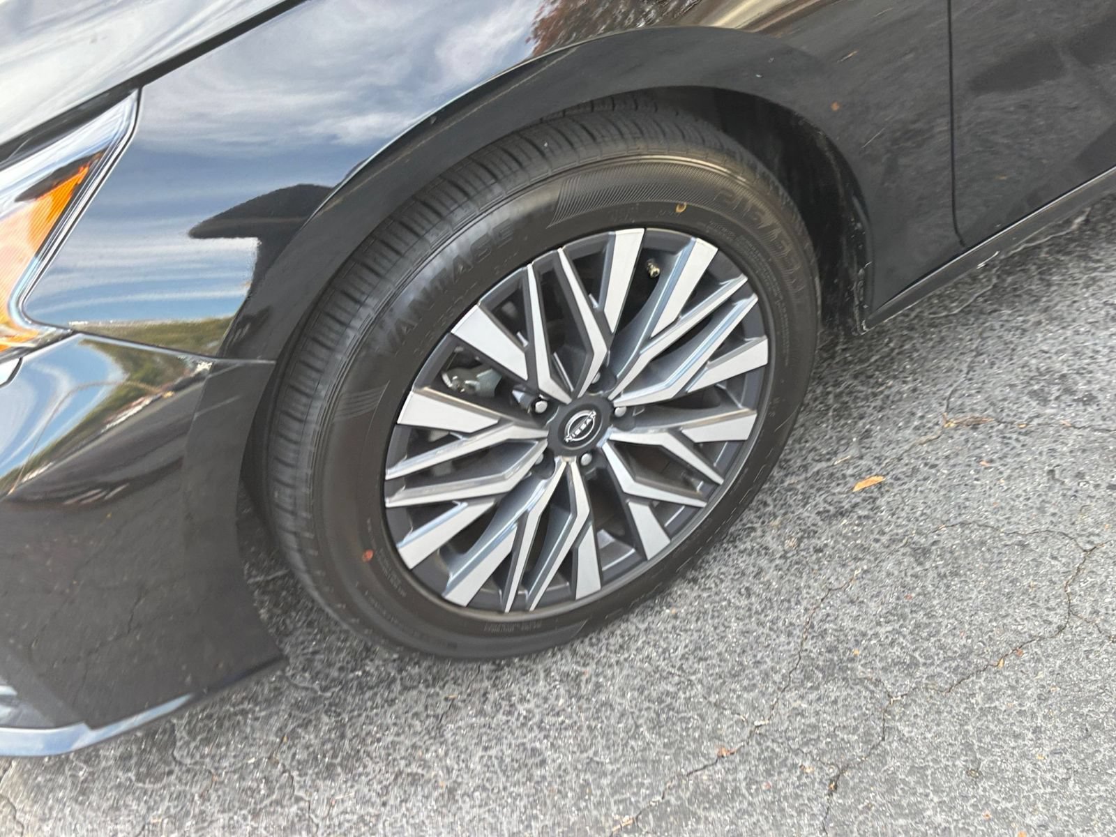 Used 2025 Nissan Altima 2.5 SV FWD image 26
