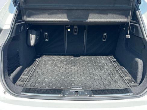 Used 2023 Jaguar F-PACE SVR image 32