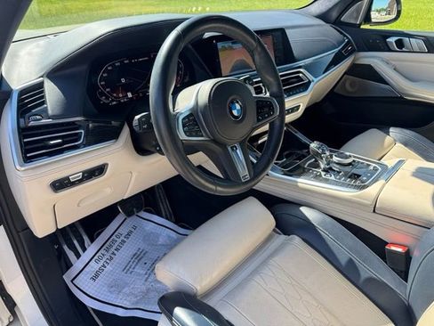 Used 2021 BMW X7 M50i w/ Dynamic Handling Package AWD/4WD image 14