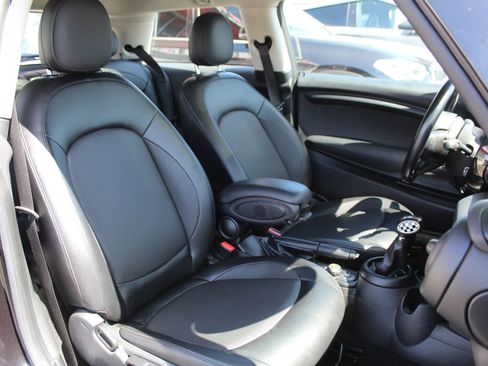 Used 2018 MINI Cooper 2-Door Hardtop FWD image 19